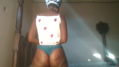 Snapshot of naughtiecouple_ chatting on October 21, 2025, 4:57 am naughtiecouple_ online show from October 21, 2025, 4:57 am