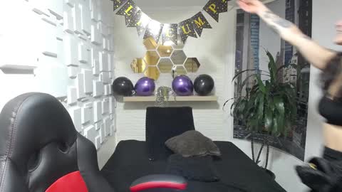 Kitten online show from December 31, 2024, 10:48 am