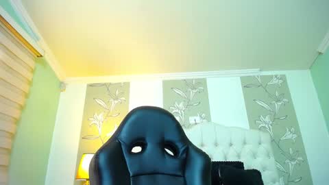 Kitten online show from January 3, 2025, 2:19 pm