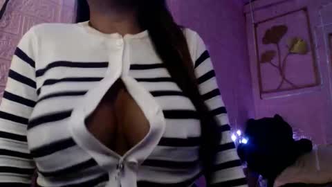 naughty_lorien143 online show from May 10, 2026, 1:05 pm