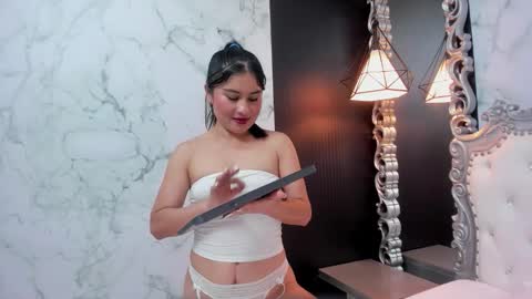 naughty_milf4u_ online show from September 15, 2025, 10:10 pm