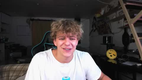 Snapshot of naughty_nik43 chatting on October 1, 2025, 9:10 pm Nik online show from October 1, 2025, 9:10 pm