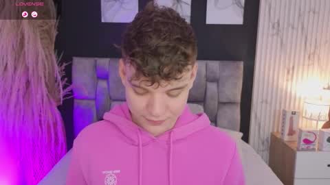 Snapshot of naughty_twink_ chatting on October 12, 2025, 4:33 am Noah online show from October 12, 2025, 4:33 am