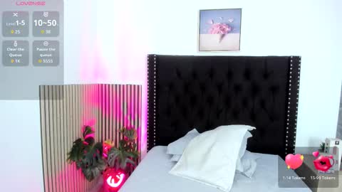 Snapshot of naughty_twink_ chatting on November 7, 2025, 12:05 pm Noah online show from November 7, 2025, 12:05 pm