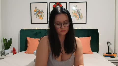 NaughtyBrunetteXXX online show from December 2, 2024, 5:15 pm
