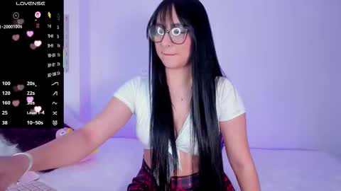 Snapshot of naughtybunnyy_1 chatting on October 15, 2025, 12:44 am online show from October 15, 2025, 12:44 am