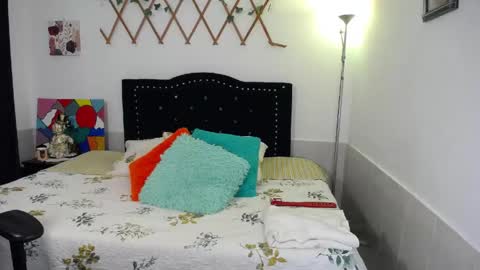 Snapshot of naughtygirl_mmm chatting on April 13, 2026, 5:40 pm Valeria online show from April 13, 2026, 5:40 pm