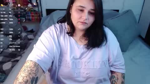 Snapshot of naughtykiss22 chatting on November 2, 2025, 6:16 am Chris online show from November 2, 2025, 6:16 am