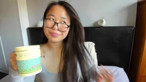 Gigi Chu  online show from November 13, 2025, 2:05 pm