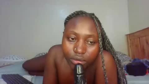 naughtyqueen12 online show from March 18, 2026, 11:57 am