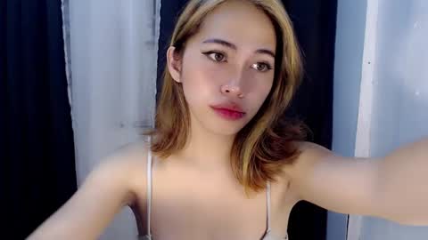 Snapshot of naughtysassymikaylax chatting on December 2, 2024, 12:18 pm Kyla online show from December 2, 2024, 12:18 pm