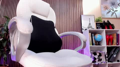 Snapshot of naugthyelli chatting on June 9, 2026, 7:36 pm online show from June 9, 2026, 7:36 pm
