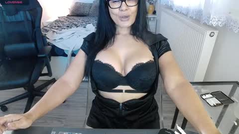 KimBeee online show from December 30, 2024, 12:31 pm