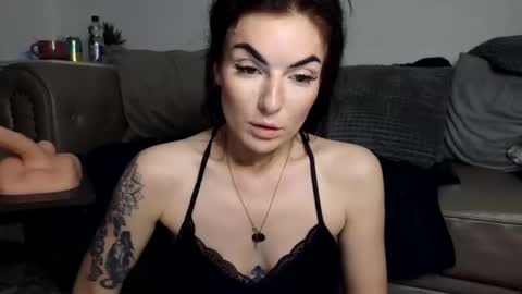 Snapshot of navyrayne chatting on April 15, 2026, 8:53 pm Navyrein online show from April 15, 2026, 8:53 pm