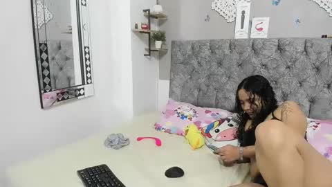 Snapshot of nay_and_aleja chatting on December 4, 2024, 2:53 am nay_and_aleja online show from December 4, 2024, 2:53 am