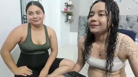 Snapshot of nay_and_aleja chatting on January 30, 2025, 2:38 am nay_and_aleja online show from January 30, 2025, 2:38 am