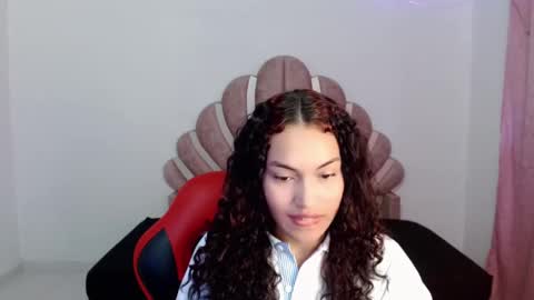 naya_fox1 online show from December 13, 2025, 7:53 pm