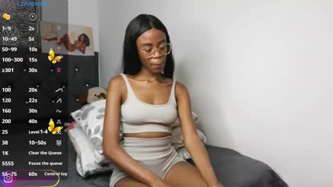 Snapshot of nayah_dussa1 chatting on January 29, 2025, 12:54 am Vane broadcast 6 pm to 1 am Colombia time online show from January 29, 2025, 12:54 am