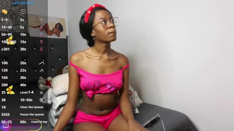 Snapshot of nayah_dussa1 chatting on February 25, 2025, 2:47 am Vane broadcast 6 pm to 1 am Colombia time online show from February 25, 2025, 2:47 am