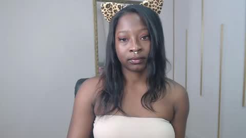 Nayaris 3 online show from May 7, 2026, 3:39 pm