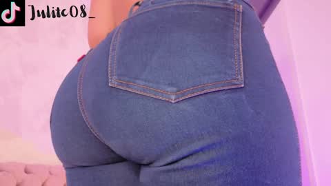 Juli  online show from January 6, 2025, 12:13 pm