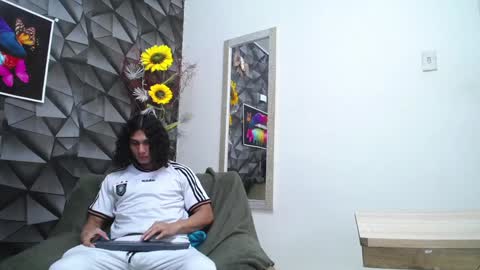 Snapshot of nazper_ chatting on December 18, 2024, 7:41 pm Nazper online show from December 18, 2024, 7:41 pm