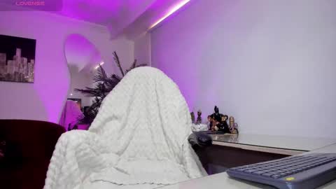 Snapshot of nebetcolin chatting on October 30, 2025, 7:14 pm Hellen online show from October 30, 2025, 7:14 pm