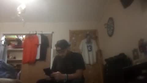 Snapshot of needu802318 chatting on January 18, 2026, 11:08 pm Easy E online show from January 18, 2026, 11:08 pm