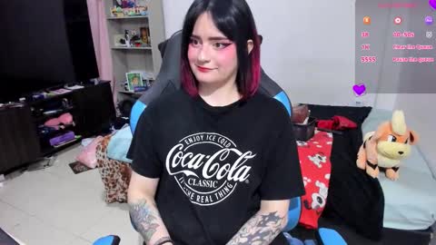 Geek Nicole    im Neeko UwU online show from November 14, 2025, 6:28 pm