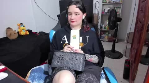 Geek Nicole    im Neeko UwU online show from May 4, 2026, 9:55 pm