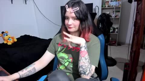 Snapshot of neeko_lol_ chatting on May 16, 2026, 3:55 pm Geek Nicole im Neeko UwU online show from May 16, 2026, 3:55 pm