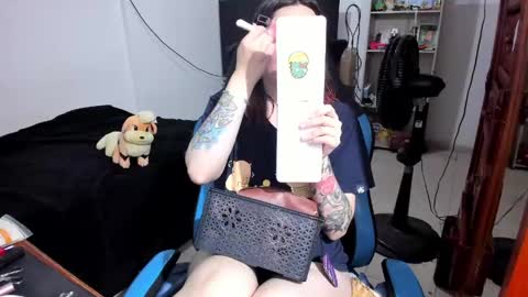 Snapshot of neeko_lol_ chatting on June 5, 2026, 12:33 pm Geek Nicole im Neeko UwU online show from June 5, 2026, 12:33 pm