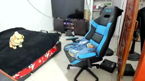 Snapshot of neeko_lol_ chatting on June 13, 2026, 12:03 pm Geek Nicole im Neeko UwU online show from June 13, 2026, 12:03 pm