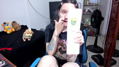Snapshot of neeko_lol_ chatting on June 16, 2026, 11:46 am Geek Nicole im Neeko UwU online show from June 16, 2026, 11:46 am