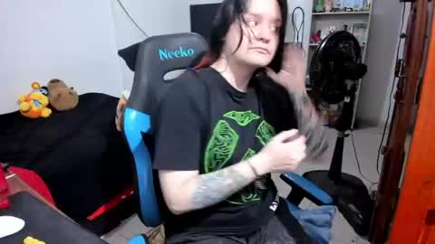 Snapshot of neeko_lol_ chatting on June 19, 2026, 11:36 am Geek Nicole im Neeko UwU online show from June 19, 2026, 11:36 am
