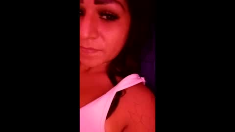 neesi_romero online show from April 27, 2026, 4:21 am