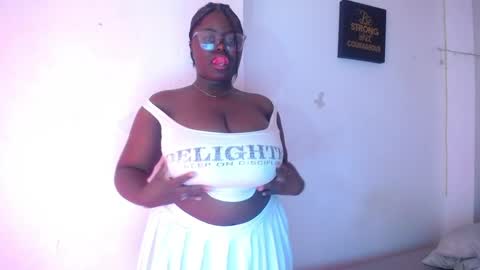  CHIKY  online show from May 5, 2026, 3:14 am