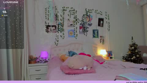 neko_kitsune online show from January 13, 2025, 1:06 pm