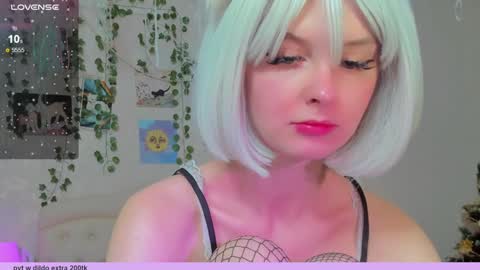 neko_kitsune online show from January 16, 2025, 3:35 pm