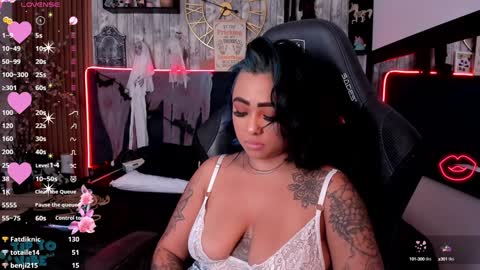 Snapshot of nekomisaki chatting on December 2, 2024, 5:04 pm Miah online show from December 2, 2024, 5:04 pm