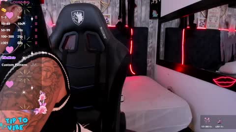 Snapshot of nekomisaki chatting on December 4, 2024, 12:36 pm Miah online show from December 4, 2024, 12:36 pm