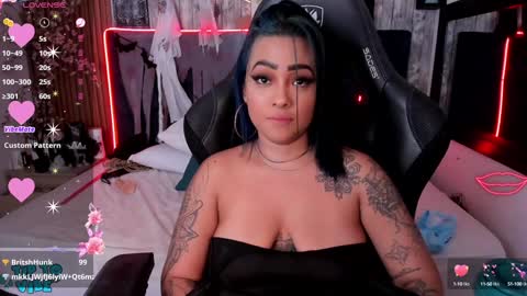 Snapshot of nekomisaki chatting on December 4, 2024, 3:43 pm Miah online show from December 4, 2024, 3:43 pm