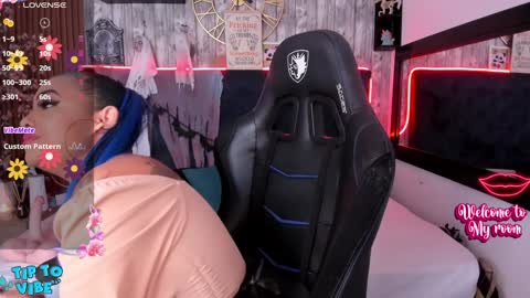 Snapshot of nekomisaki chatting on December 15, 2024, 12:28 pm Miah online show from December 15, 2024, 12:28 pm