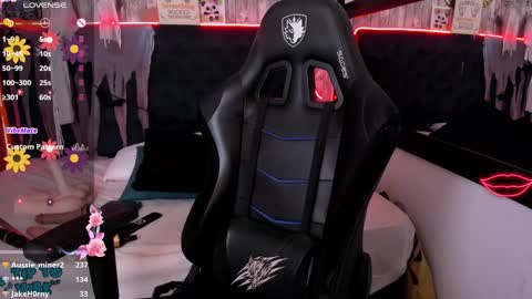 Snapshot of nekomisaki chatting on December 20, 2024, 2:38 pm Miah online show from December 20, 2024, 2:38 pm