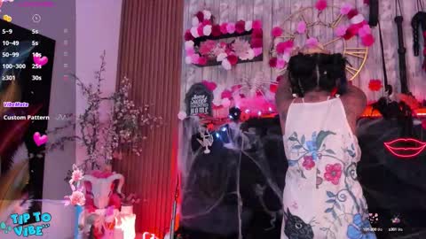 Snapshot of nekomisaki chatting on October 11, 2025, 12:15 pm Miah online show from October 11, 2025, 12:15 pm