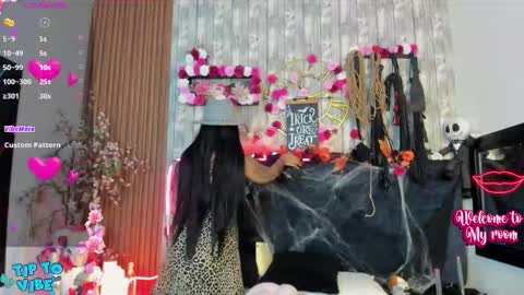 Snapshot of nekomisaki chatting on October 15, 2025, 11:32 am Miah online show from October 15, 2025, 11:32 am