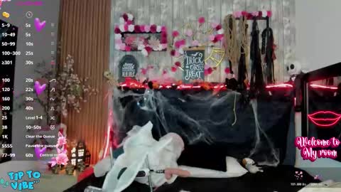 Snapshot of nekomisaki chatting on October 17, 2025, 12:30 pm Miah online show from October 17, 2025, 12:30 pm