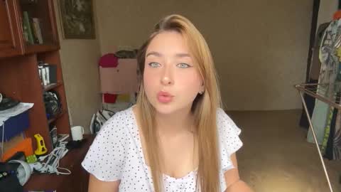 Hey theremy name is Felicia Lets hit 10 Thumbs Up together   online show from September 10, 2025, 11:21 am