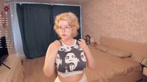 nelly_gloss online show from June 12, 2026, 7:40 am