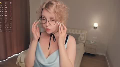 nelly_gloss online show from July 17, 2026, 7:59 am